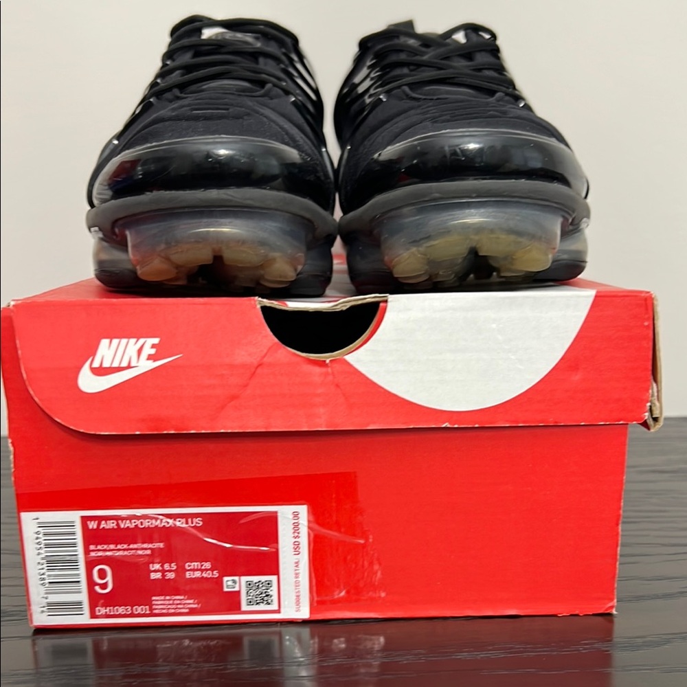 Nike Air VaporMax Plus Triple Black Sneakers